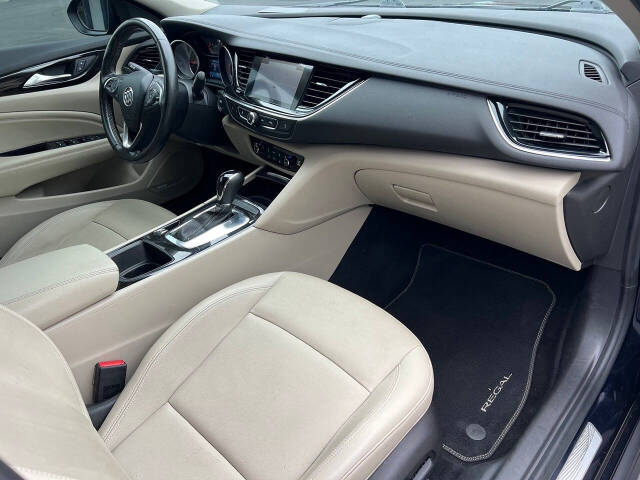 buick regal tourx 2018 W04GV8SX3J1138744 image buick regal tourx 2018 W04GV8SX3J1138744 image